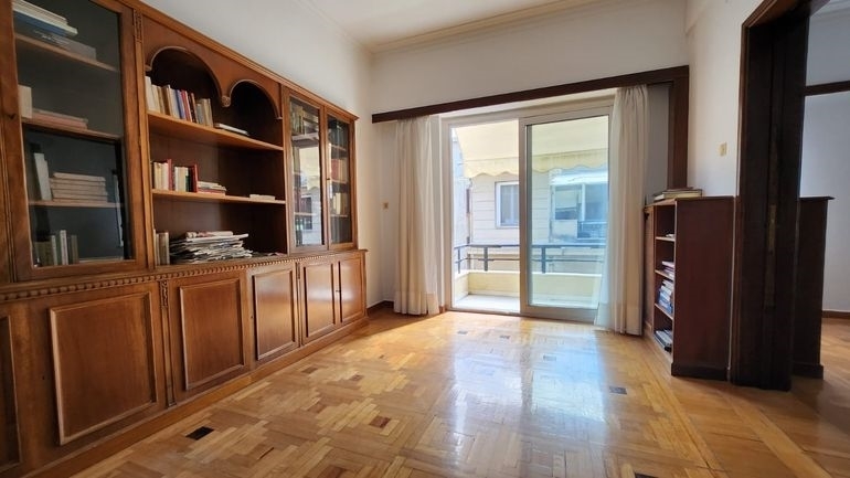 (For Sale) Residential Floor Apartment || Athens Center/Athens - 230 Sq.m, 4 Bedrooms, 1.100.000€ 